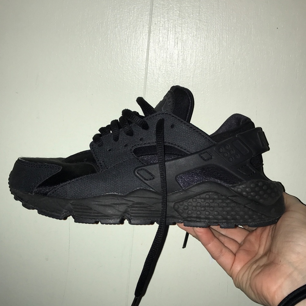 Black Nike Huaraches
